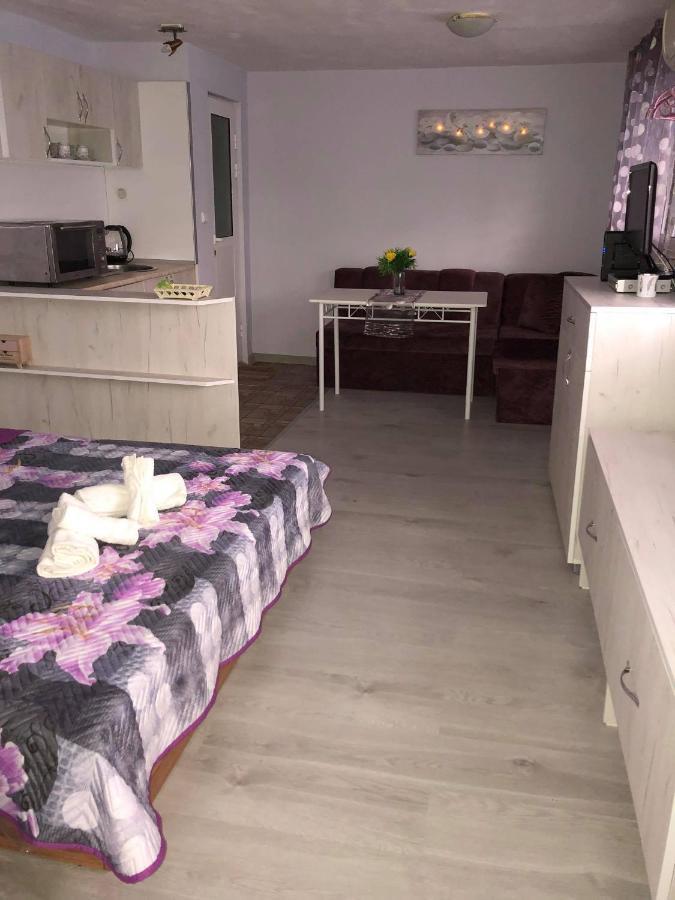 Comfy Studio Apartment By The Flower Market Várna Kültér fotó